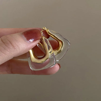 Chic Vintage U-Shaped Brown Resin Hoop Earrings for Women - Retro Gold Plated Fashion Jewelry Perfect for Any Occasion